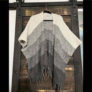 • American Eagle • Sweater shawl •